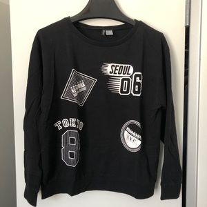 H&M black sweatshirt🗽